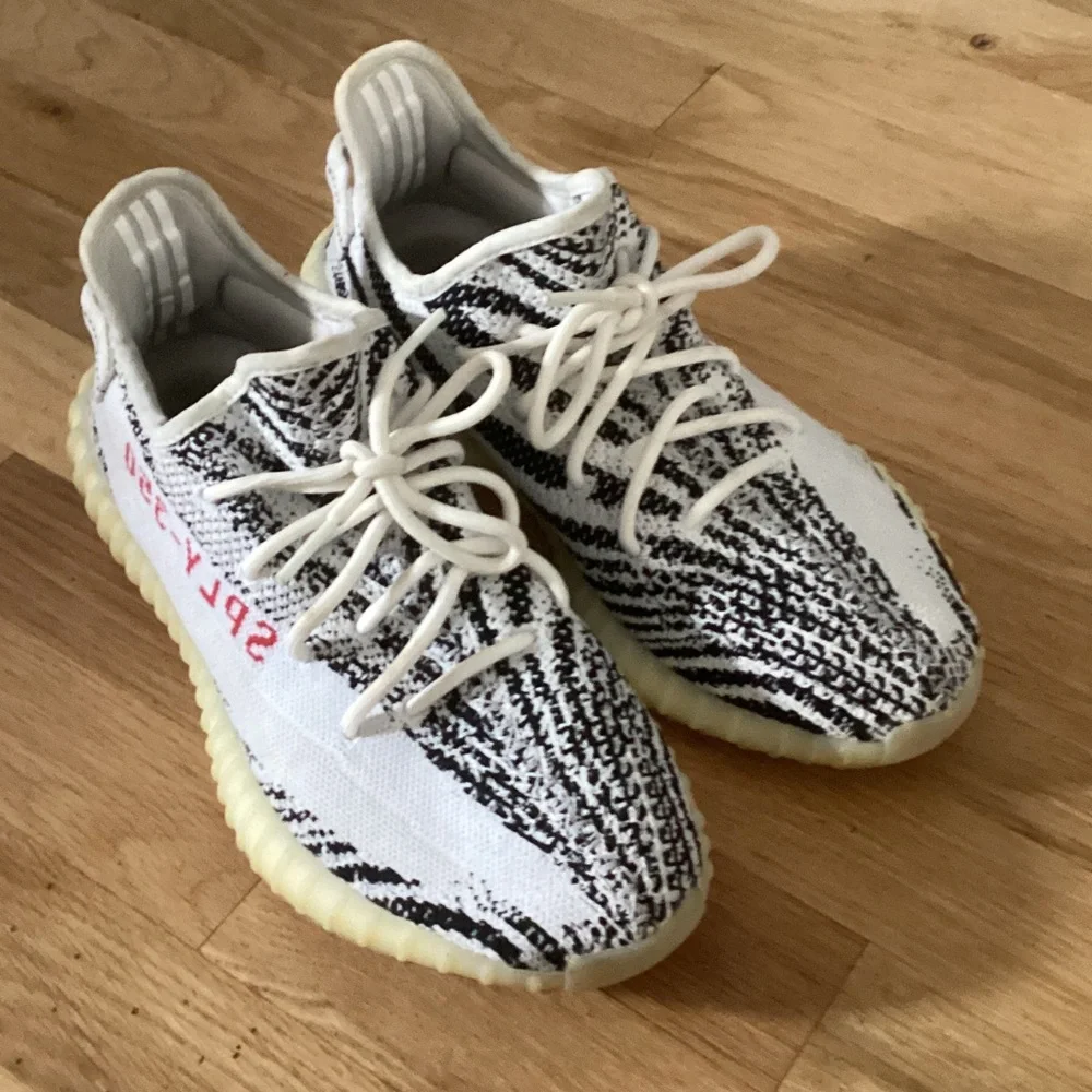 Adidas 350 Yeezy Zebra sneakers. Size 10